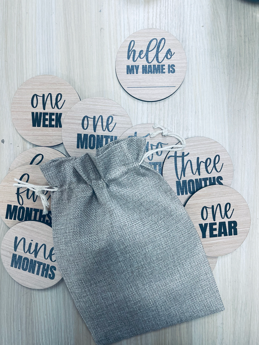 Baby Milestone cirlce cards; photo props; new born; babyshower gift wood sign